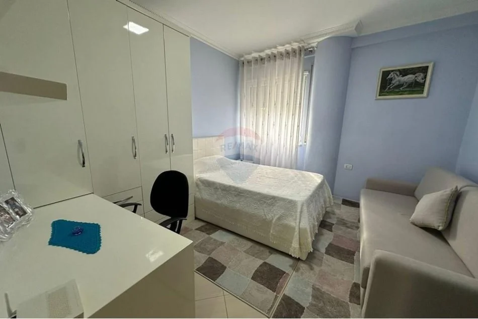 Tirane, jepet me qera apartament , 130 m² 600 € 