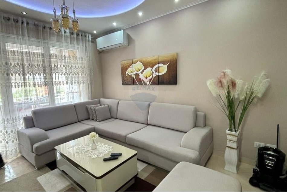 Tirane, jepet me qera apartament , 130 m² 600 € 