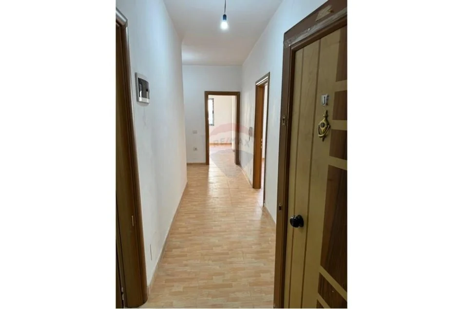 Tirane, shitet apartament 4+1+Ballkon , 132 m² 193.000 € (Liqeni i Thate)