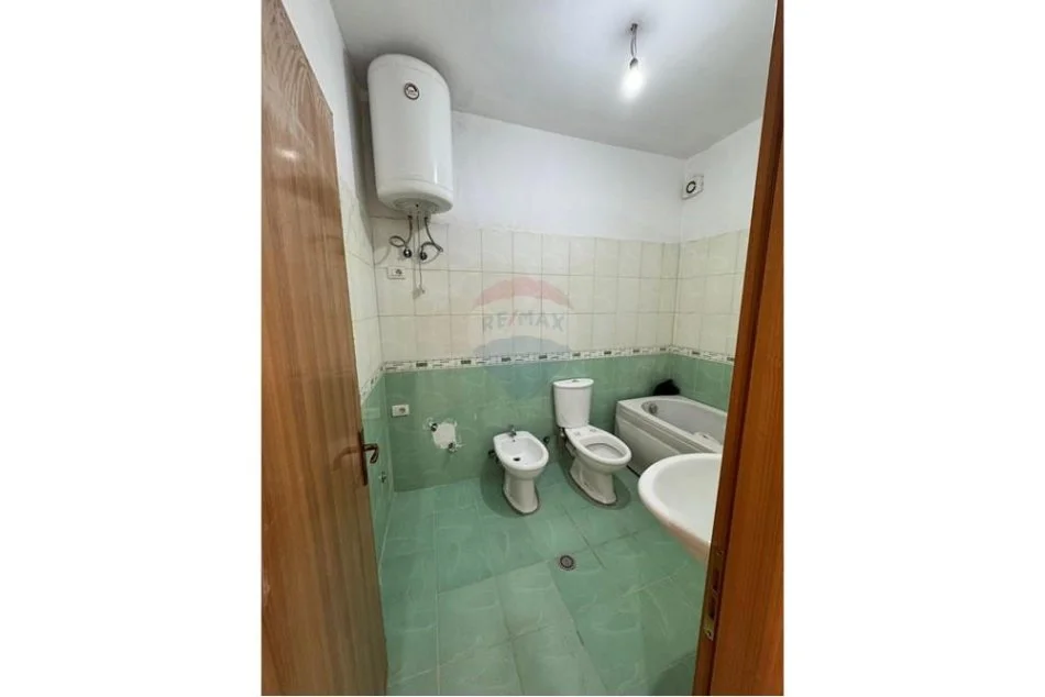 Tirane, shitet apartament 4+1+Ballkon , 132 m² 193.000 € (Liqeni i Thate)