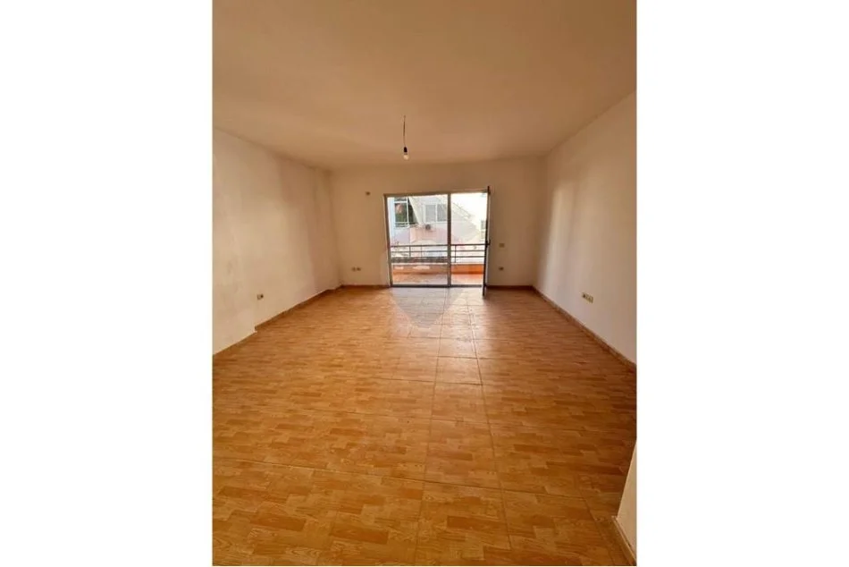 Tirane, shitet apartament 4+1+Ballkon , 132 m² 193.000 € (Liqeni i Thate)