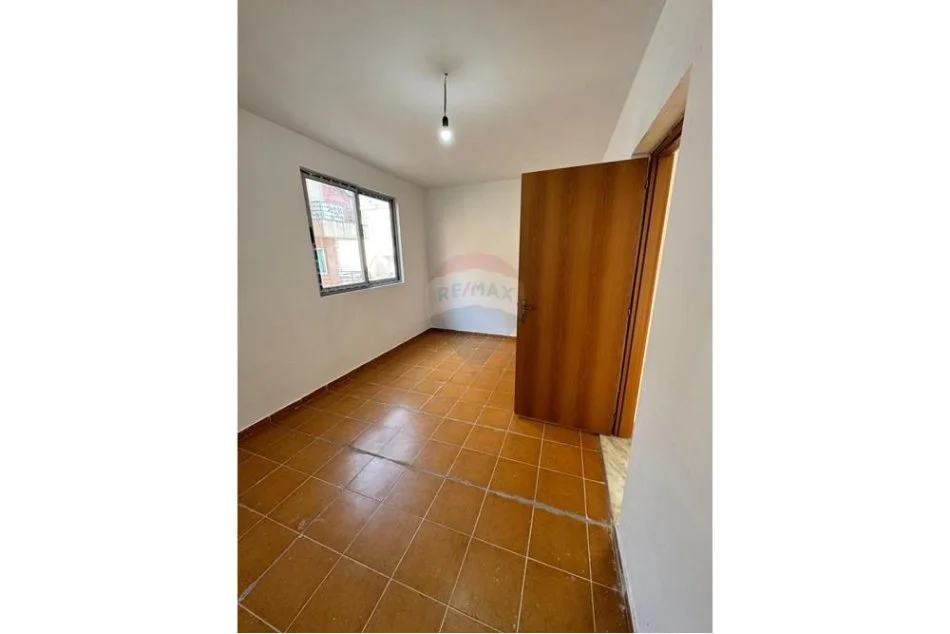 Tirane, shitet apartament 4+1+Ballkon , 132 m² 193.000 € (Liqeni i Thate)