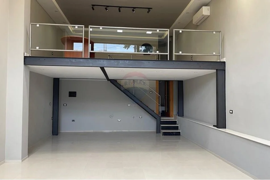 Tirane, jepet me qera ambjent biznesi Kati 0, 550 € (selite)