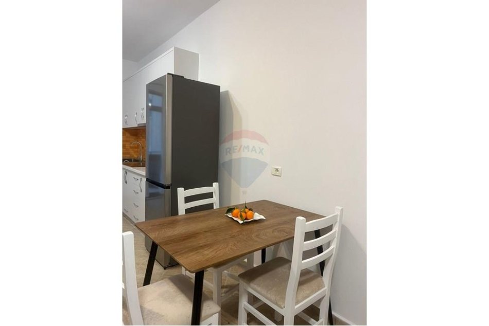 Tirane, jepet me qera 3+1+Ballkon , 77 m² 800 € (21 Dhjetori)