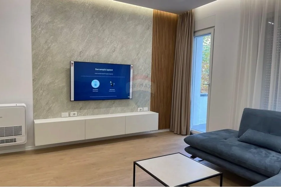 Durres, jepet me qera apartament 3+1+Ballkon Kati 1, 160 m² 1.000 € (Liqeni i Thate)