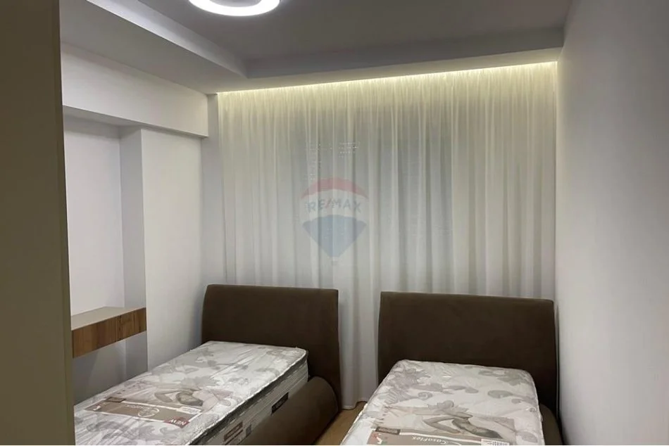 Durres, jepet me qera apartament 3+1+Ballkon Kati 1, 160 m² 1.000 € (Liqeni i Thate)
