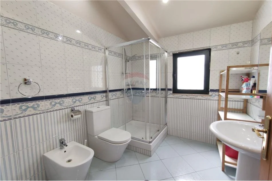 Tirane, jepet me qera apartament 3+1 Kati 10, 85 m² 800 € (Myslym Shyri)