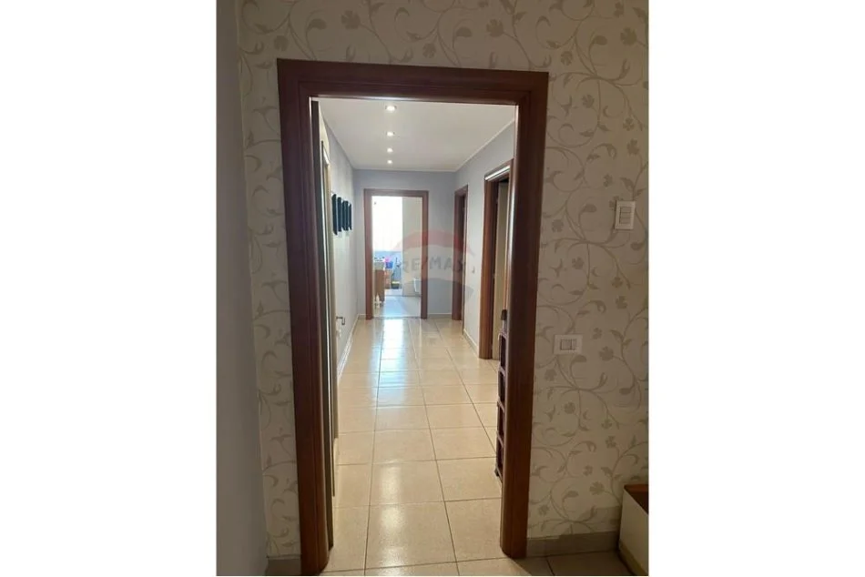Tirane, shitet apartament 3+1 , 99 m² 87.000 € (Vore)