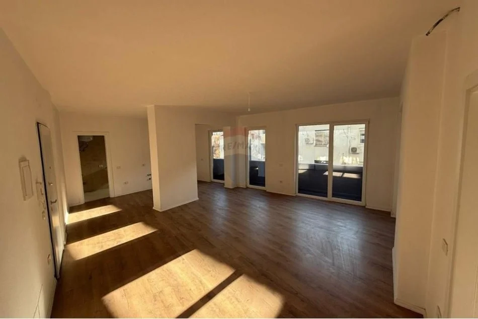 Tirane, shitet zyre , 94 m² 80.000 € (Mine Peza)