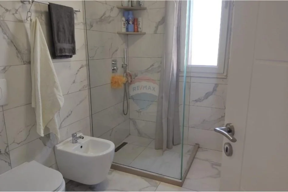 Tirane, shitet apartament Kati 7, 97 m² 175.500 € (Fusha Aviacionit)