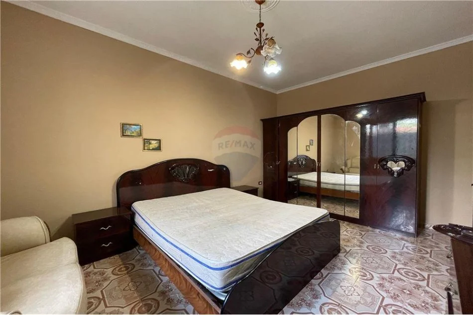 Tirane, jepet me qera apartament 3+1 Kati 1, 75 m² 400 € (Rruga Elbasanit)