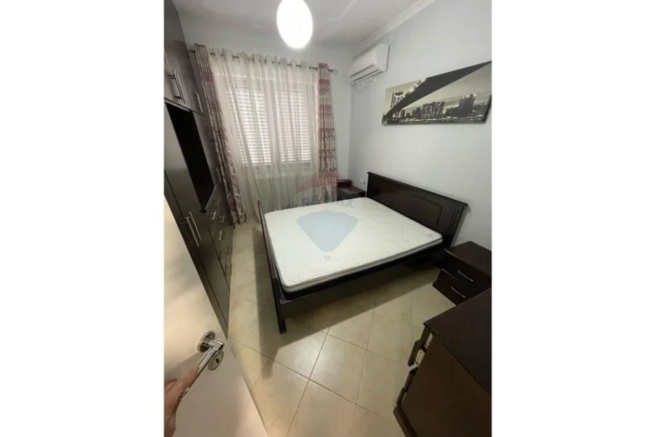 Tirane, jepet me qera apartament 2+1+Ballkon Kati 4, 100 m² 680 € (Rruga Kodra e Diellit)