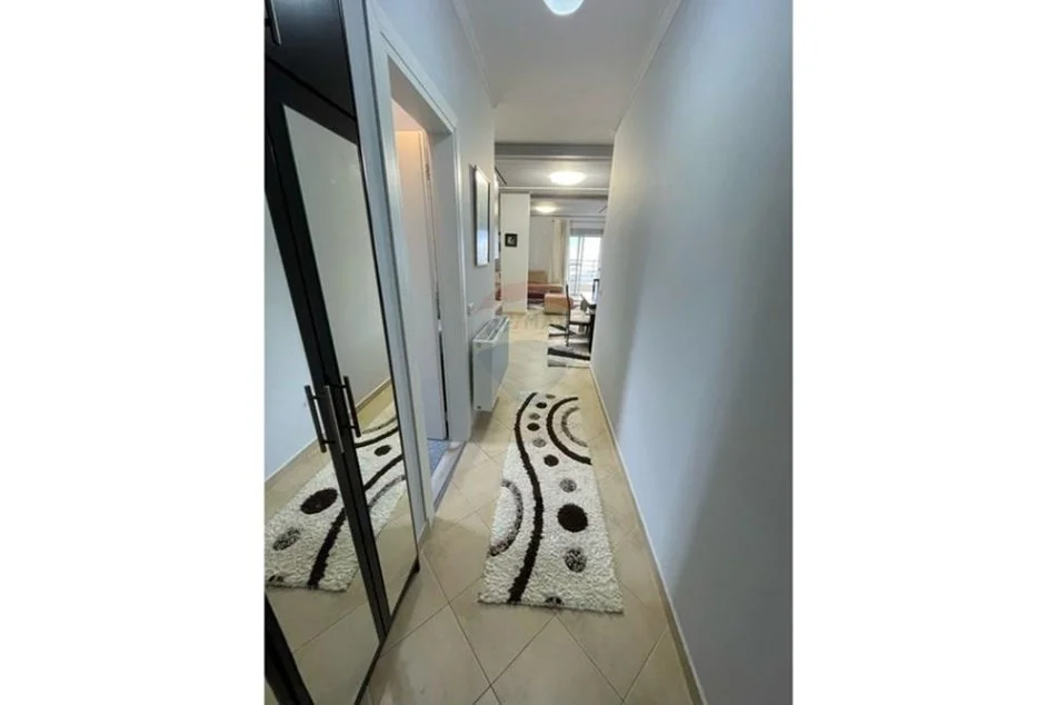 Tirane, jepet me qera apartament 2+1+Ballkon Kati 4, 100 m² 680 € (Rruga Kodra e Diellit)