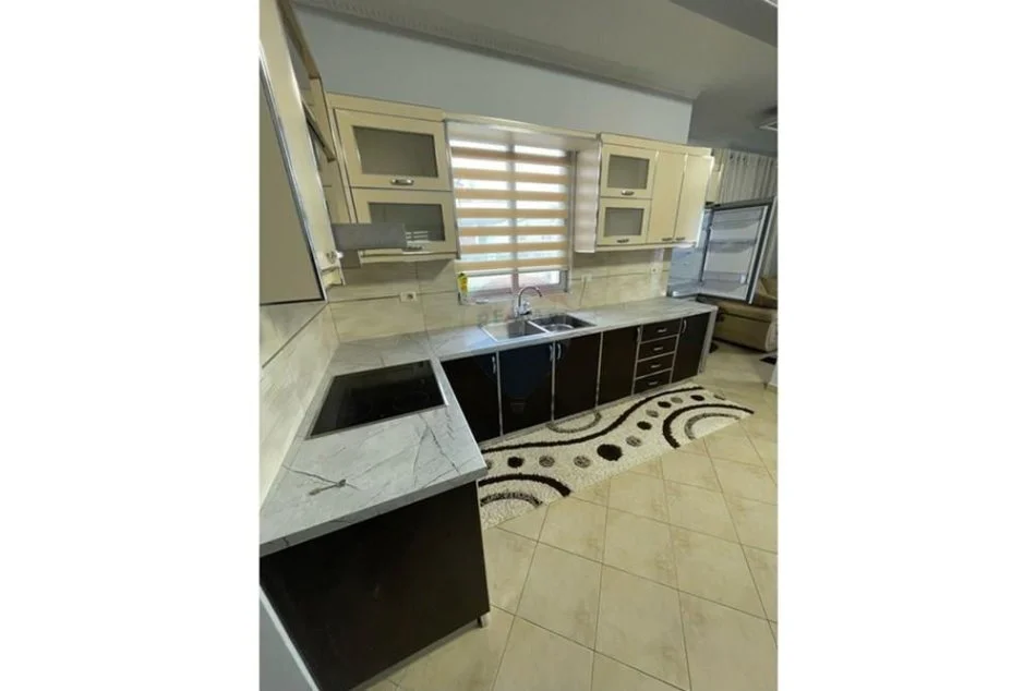 Tirane, jepet me qera apartament 2+1+Ballkon Kati 4, 100 m² 680 € (Rruga Kodra e Diellit)