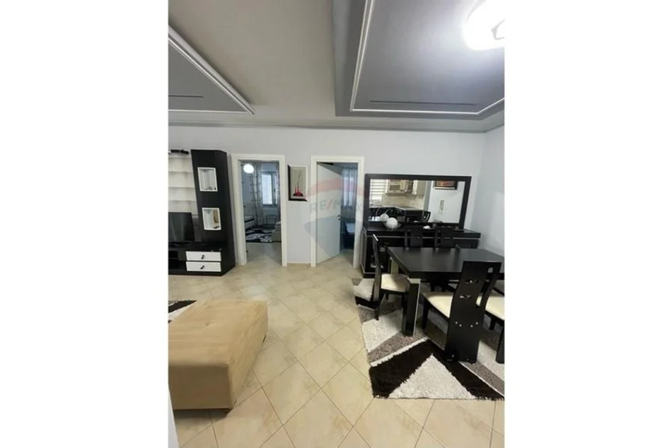 Tirane, jepet me qera apartament 2+1+Ballkon Kati 4, 100 m² 680 € (Rruga Kodra e Diellit)