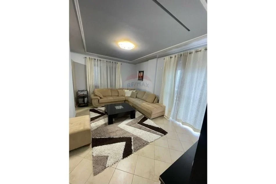 Tirane, jepet me qera apartament 2+1+Ballkon Kati 4, 100 m² 680 € (Rruga Kodra e Diellit)