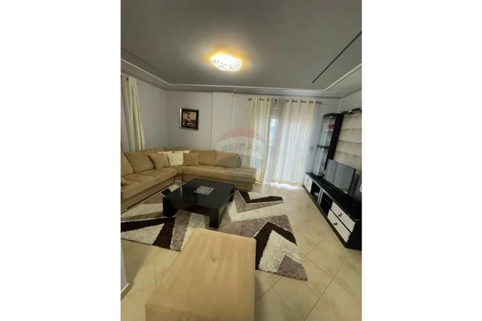Tirane, jepet me qera apartament 2+1+Ballkon Kati 4, 100 m² 680 € (Rruga Kodra e Diellit)