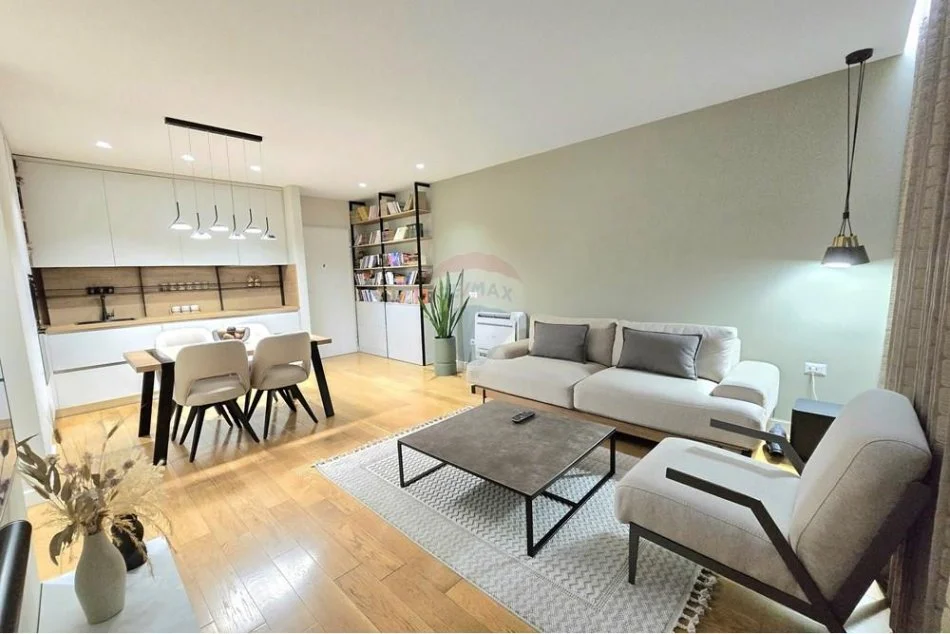 Tirane, shitet apartament 2+1+Ballkon Kati 4, 97 m² 229.000 € (Rruga e Dibres, Shkolla e Bashkuar)