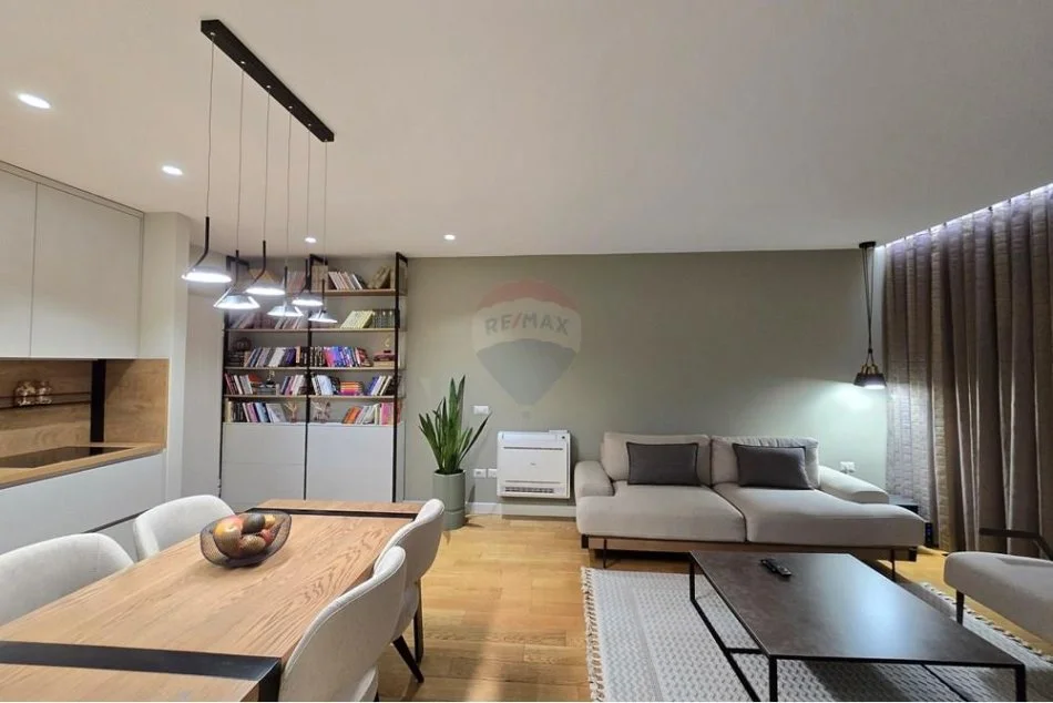 Tirane, shitet apartament 2+1+Ballkon Kati 4, 97 m² 229.000 € (Rruga e Dibres, Shkolla e Bashkuar)