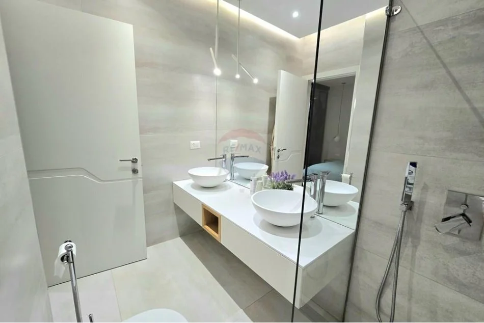 Tirane, shitet apartament 2+1+Ballkon Kati 4, 97 m² 229.000 € (Rruga e Dibres, Shkolla e Bashkuar)