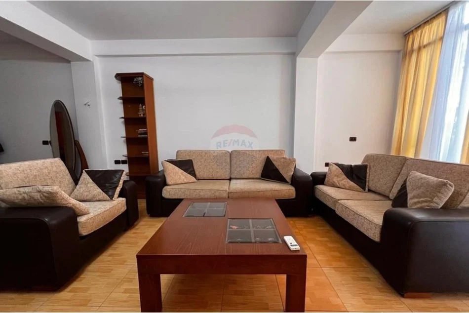 Tirane, jepet me qera apartament 1+1 Kati 2, 70 m² 400 € (Qytet Studenti)
