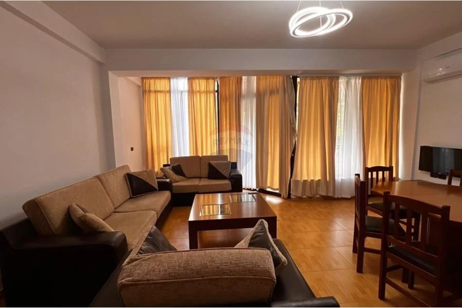 Tirane, jepet me qera apartament 1+1 Kati 2, 70 m² 400 € (Qytet Studenti)