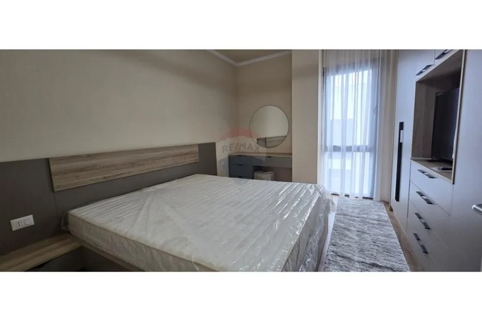 Ofrohet me qira, apartament (1+1+) plus postparkim te Liqeni i Thate