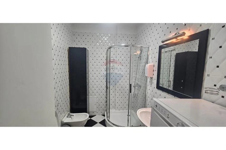 Tirane, jepet me qera apartament 1+1 Kati 5, 65 m² 600 € (ALI DEM)