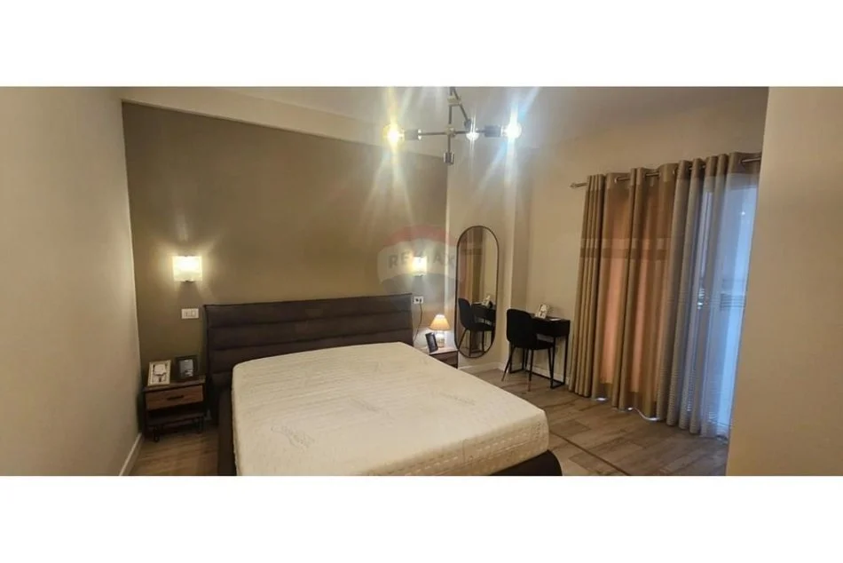 Tirane, jepet me qera apartament 1+1 Kati 5, 65 m² 600 € (ALI DEM)