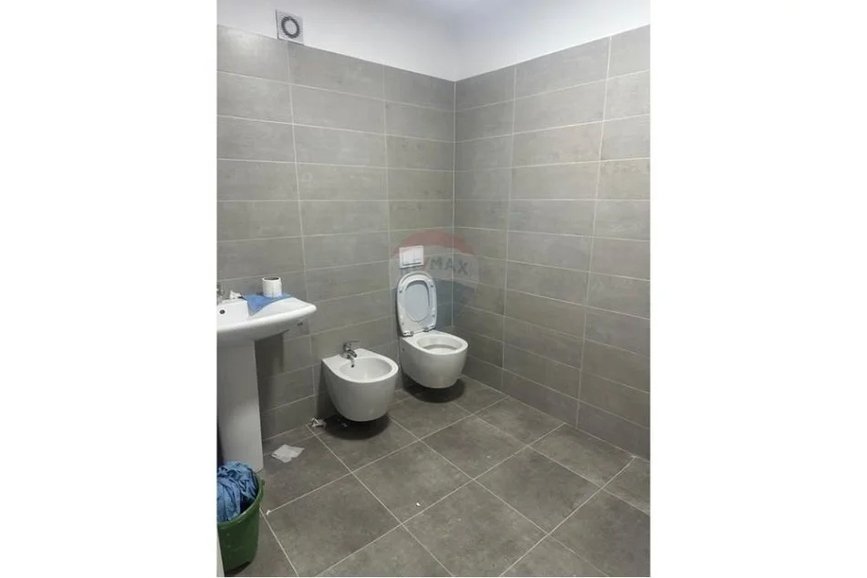 jepet me qera 3+1+Aneks+Ballkon , 1 m² 1.000 €