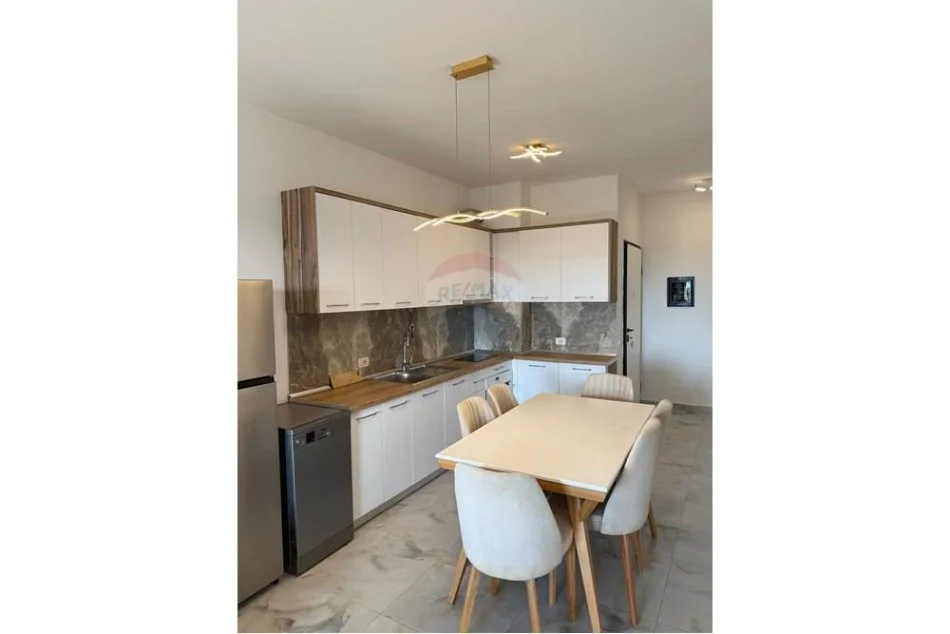 jepet me qera apartament 2+1 ,  750 € (oasis rezidence)