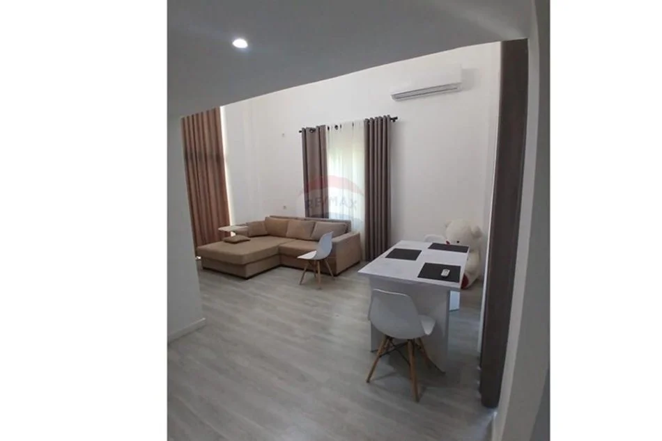 Tirane, jepet me qera apartament 2+1+Ballkon , 80 m² 600 € 