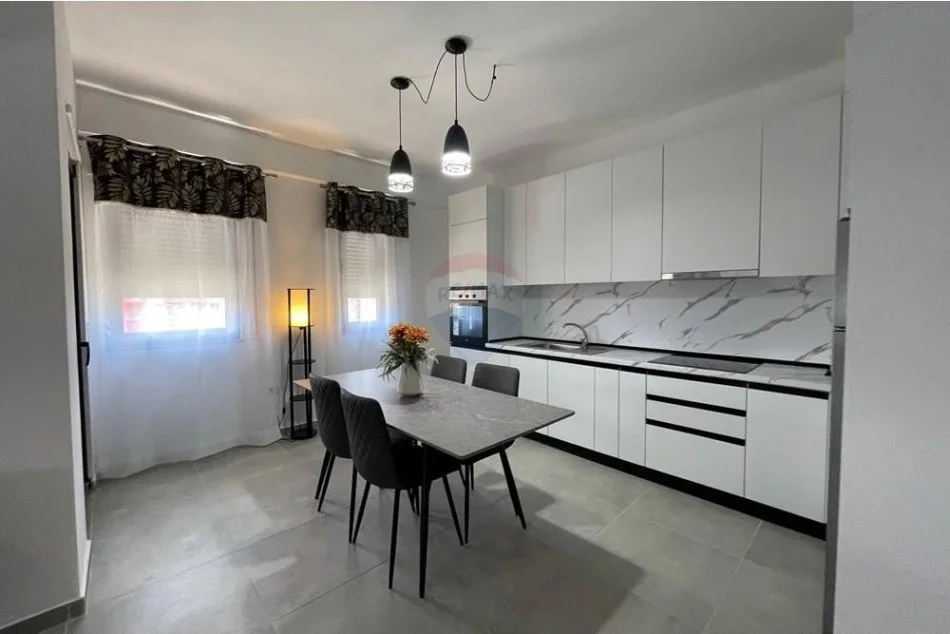 Apartament 2+1 +2 me qira te Fusha e Aviacionit! (kompleksi oasis)