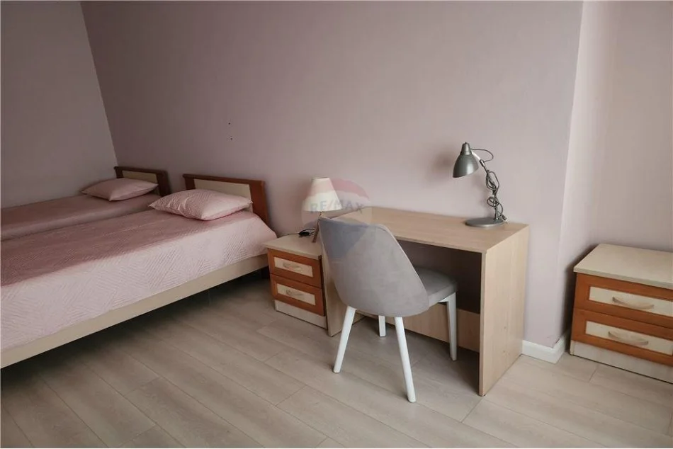 Tirane, jepet me qera apartament 2+1+Ballkon Kati 2, 100 m² 700 € (prane Vizionit Plus)