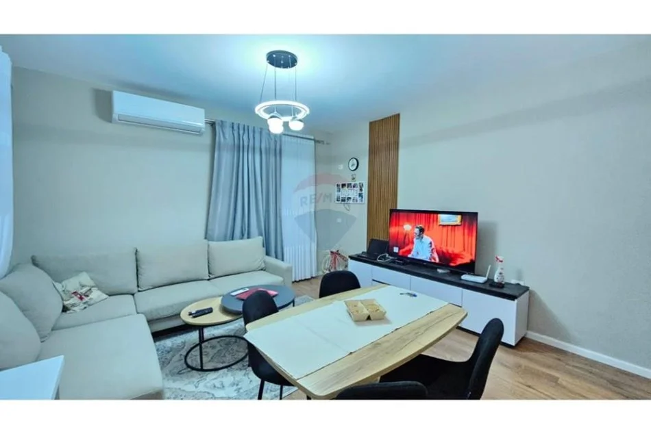 Jepet me qera apartament 2+1 + depo tek ish fusha e Aviacionit .600 euro