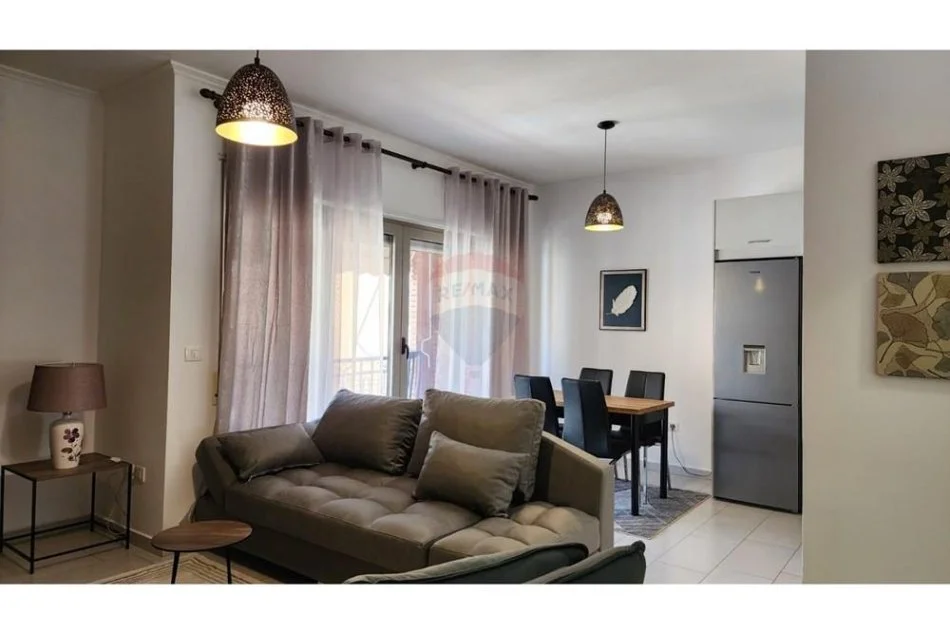 Jepet apartament 2+1+2 me qira tek Kompleksi Delijorgji .