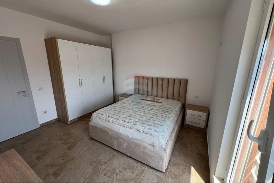 Tirane, jepet me qera apartament 2+1 Kati 1, 100 m² 600 € (prane Lion Park)