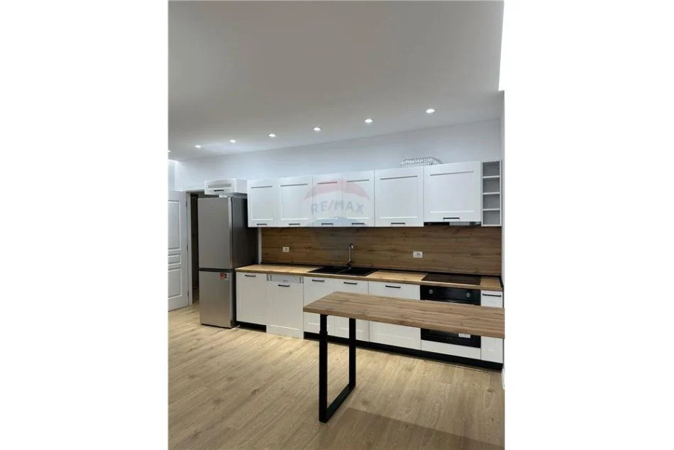 Tirane, jepet me qera apartament 2+1 Kati 2, 100 m² 700 € (qsut)