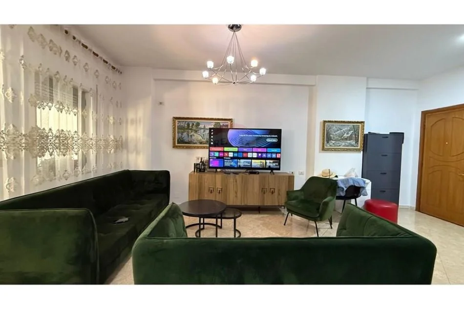 Tirane, jepet me qera apartament 2+1 Kati 2, 125 m² 750 € (Stadiumi Dinamo)