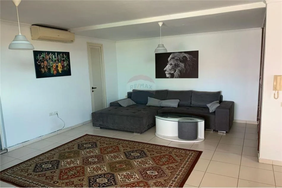 Tirane, jepet me qera apartament 1+1 Kati 8, 70 m² 500 € (Rr. Fortuzi)