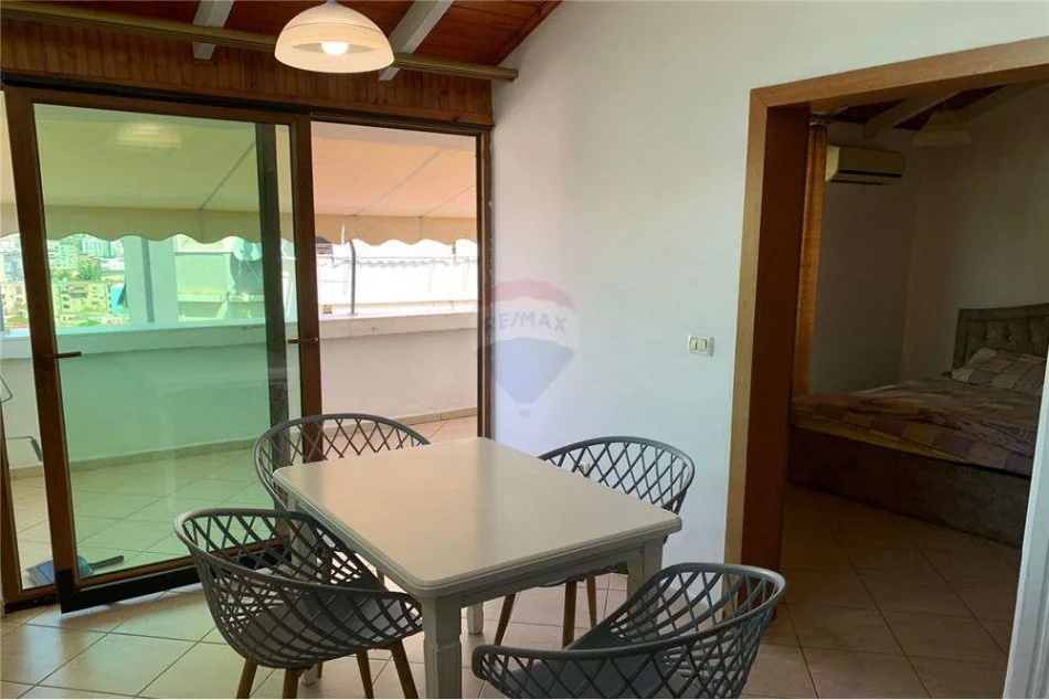 Tirane, jepet me qera apartament 1+1 Kati 8, 70 m² 500 € (Rr. Fortuzi)