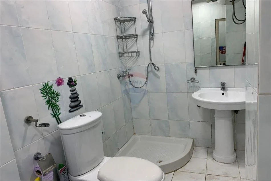 Tirane, jepet me qera apartament 1+1 Kati 8, 70 m² 500 € (Rr. Fortuzi)
