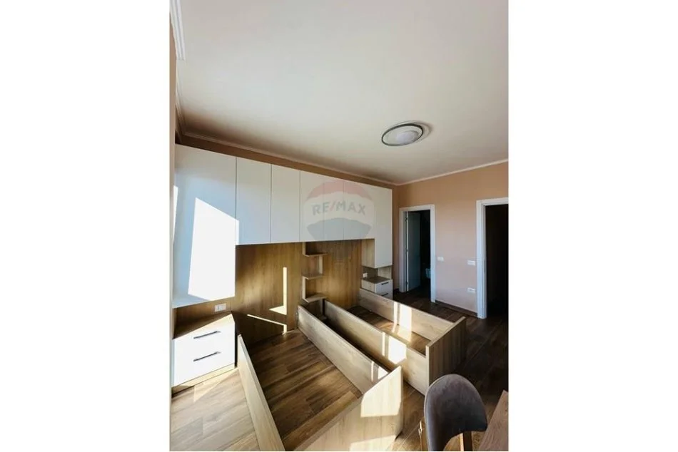 Shqiperi, jepet me qera apartament 2+1 Kati 9, 110 m² 750 € (Farnacia 10)