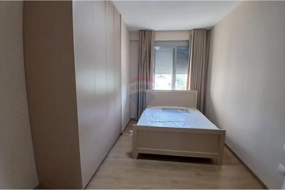 Tirane, jepet me qera apartament 2+1 Kati 4, 88 m² 700 € (Rruga Hamdi Garunja)