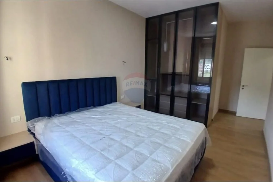 Tirane, jepet me qera apartament 2+1 Kati 4, 88 m² 700 € (Rruga Hamdi Garunja)