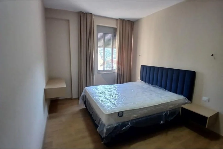 Tirane, jepet me qera apartament 2+1 Kati 4, 88 m² 700 € (Rruga Hamdi Garunja)