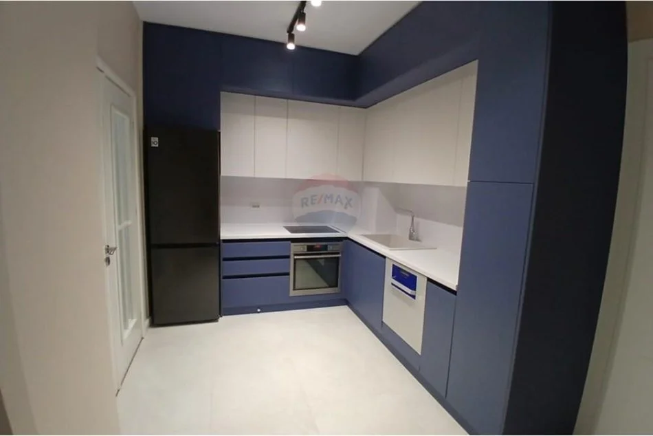 Tirane, jepet me qera apartament 2+1 Kati 4, 88 m² 700 € (Rruga Hamdi Garunja)