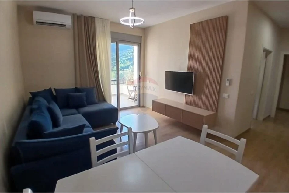 Tirane, jepet me qera apartament 2+1 Kati 4, 88 m² 700 € (Rruga Hamdi Garunja)
