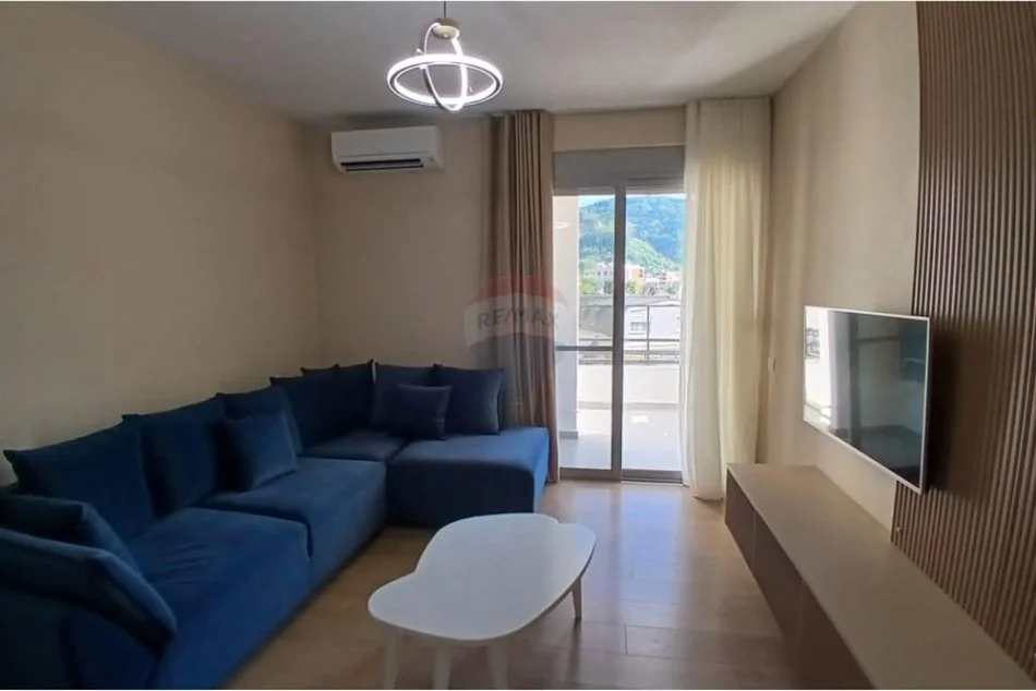 Tirane, jepet me qera apartament 2+1 Kati 4, 88 m² 700 € (Rruga Hamdi Garunja)
