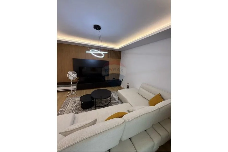 Tirane, jepet me qera apartament 1+1 Kati 2, 100 m² 1.000 € (qender)